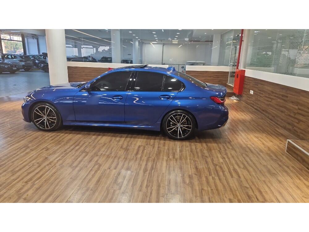 BMW 320i