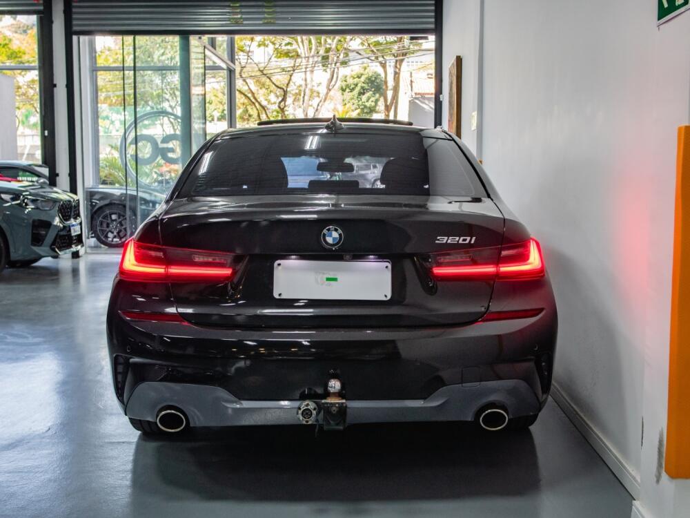 BMW 320i