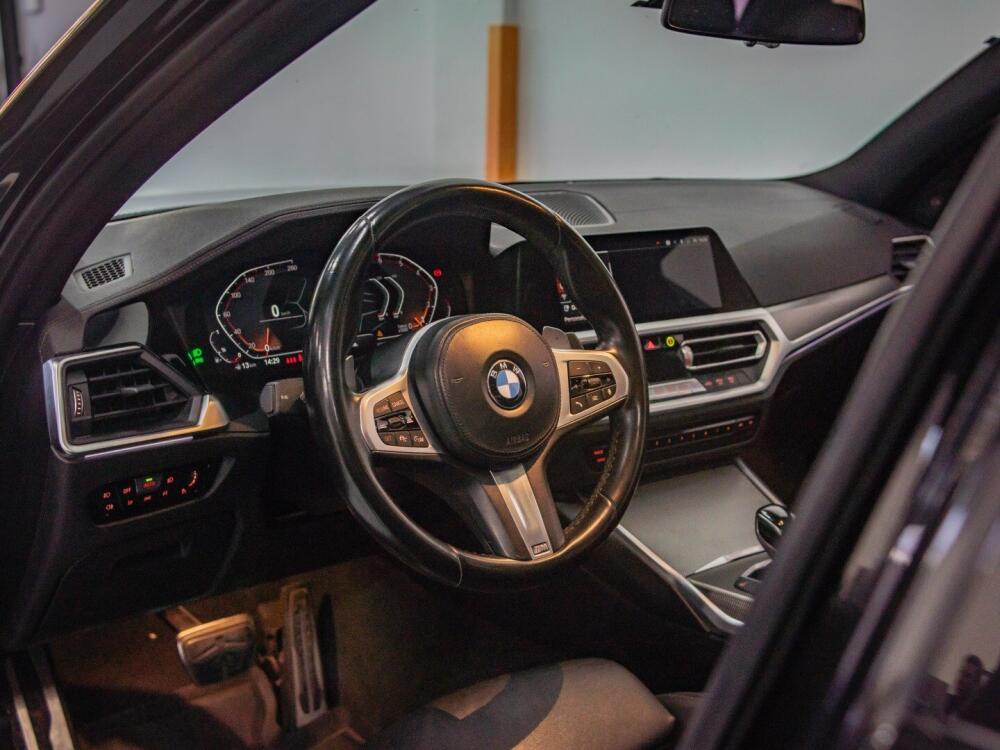 BMW 320i