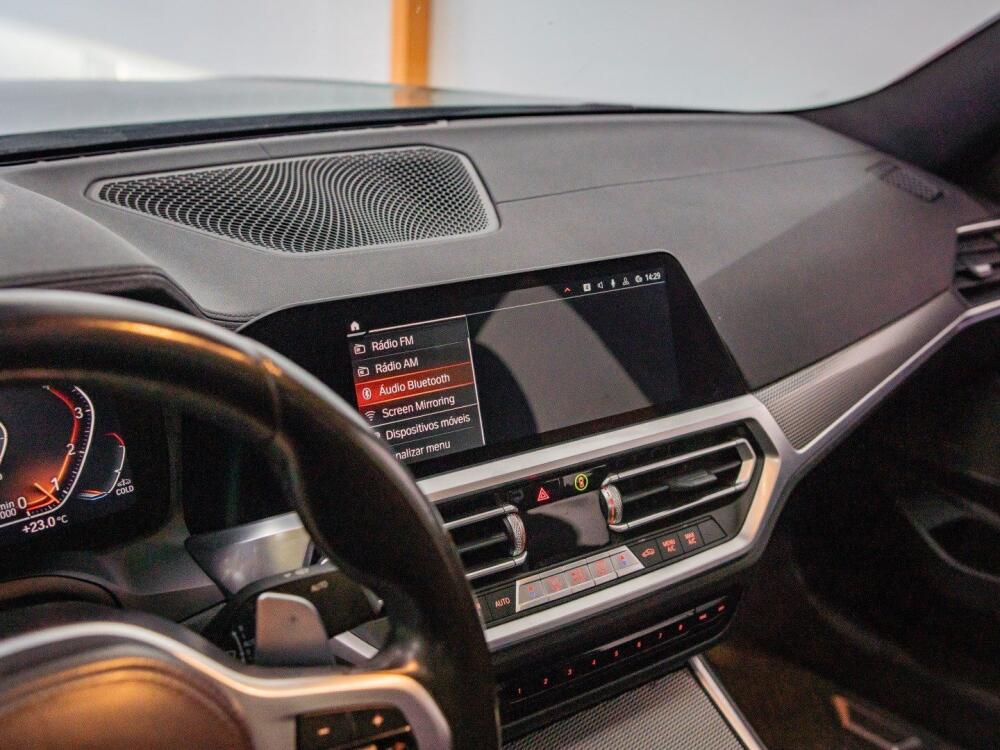 BMW 320i
