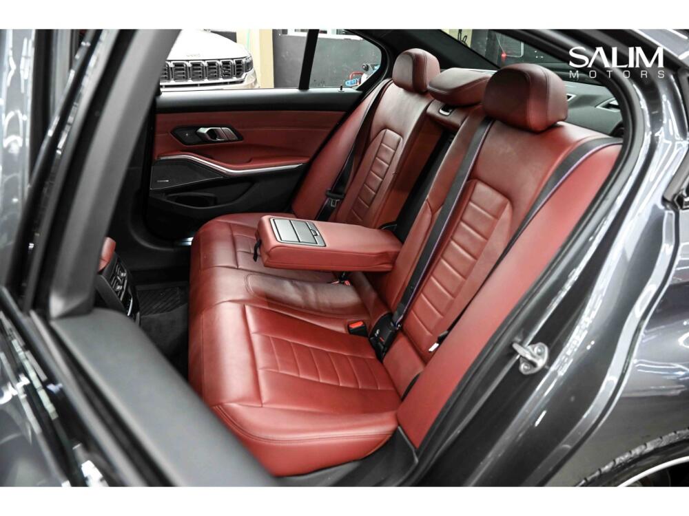 BMW 320i