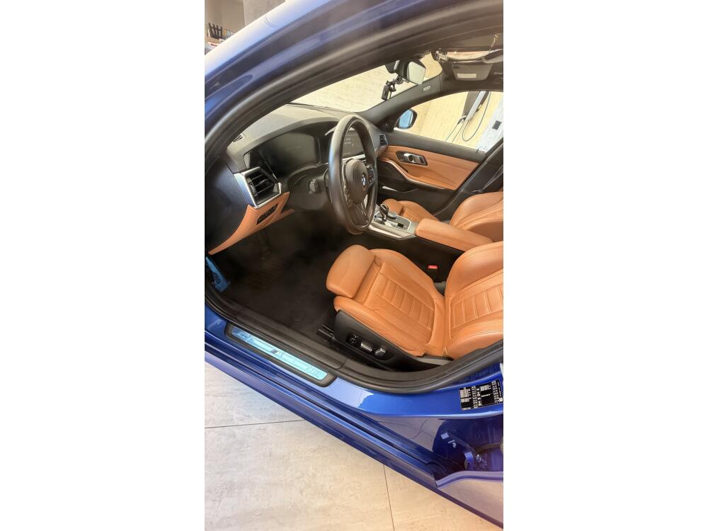 BMW 320i