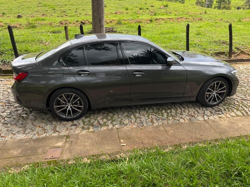 BMW 320i
