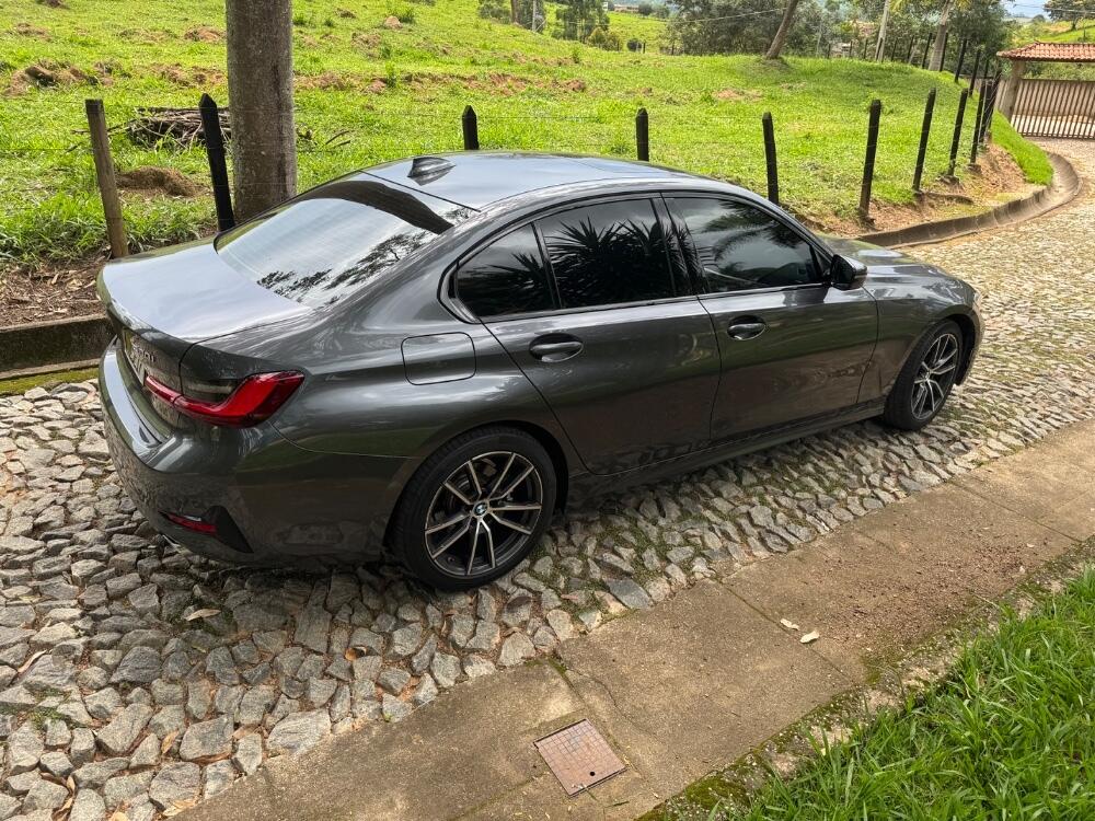 BMW 320i