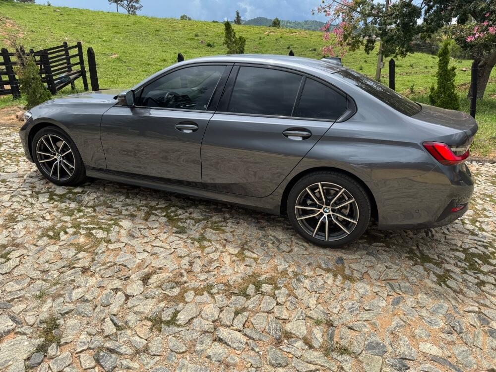 BMW 320i