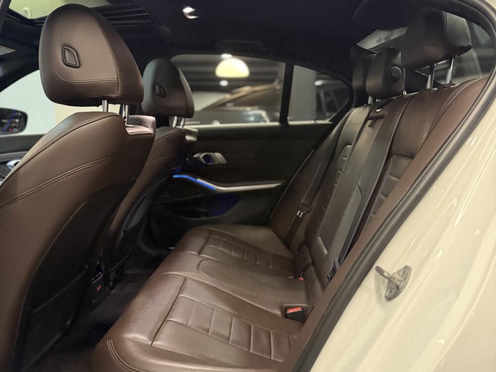 BMW 320i