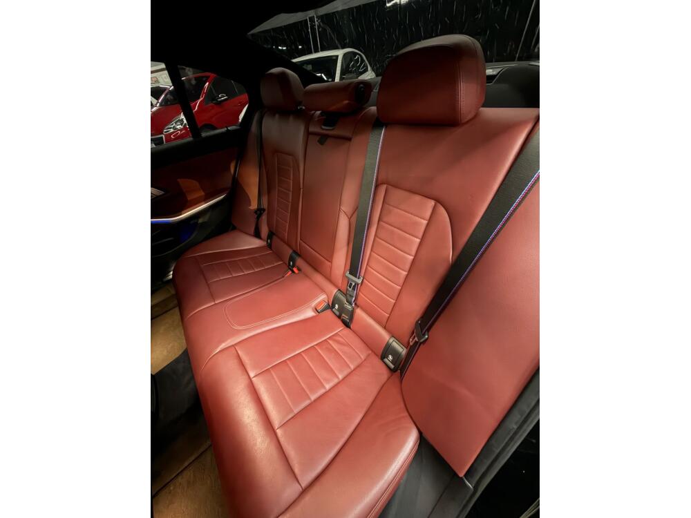BMW 320i