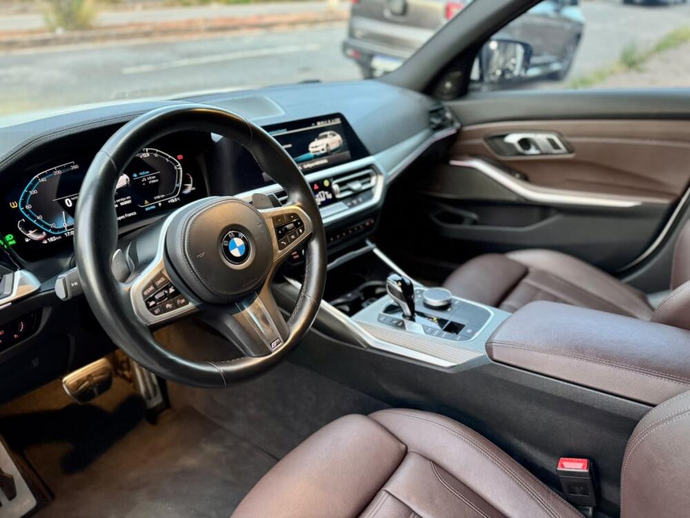 BMW 320i