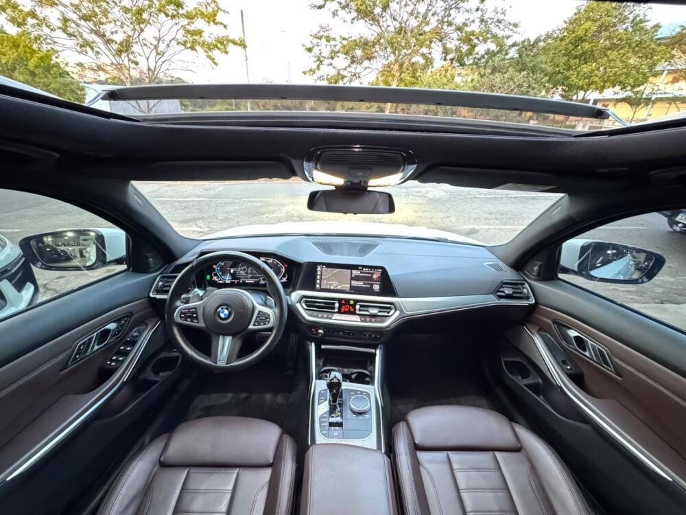 BMW 320i