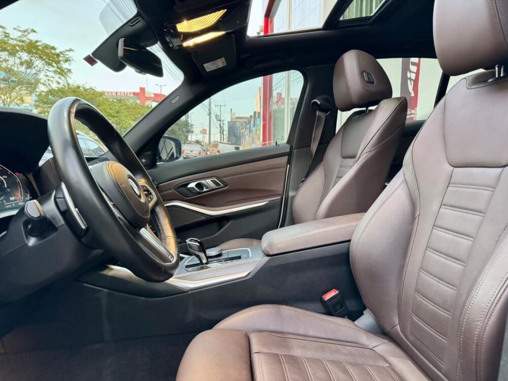 BMW 320i