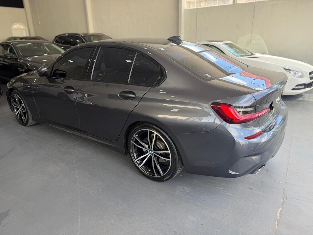 BMW 320i