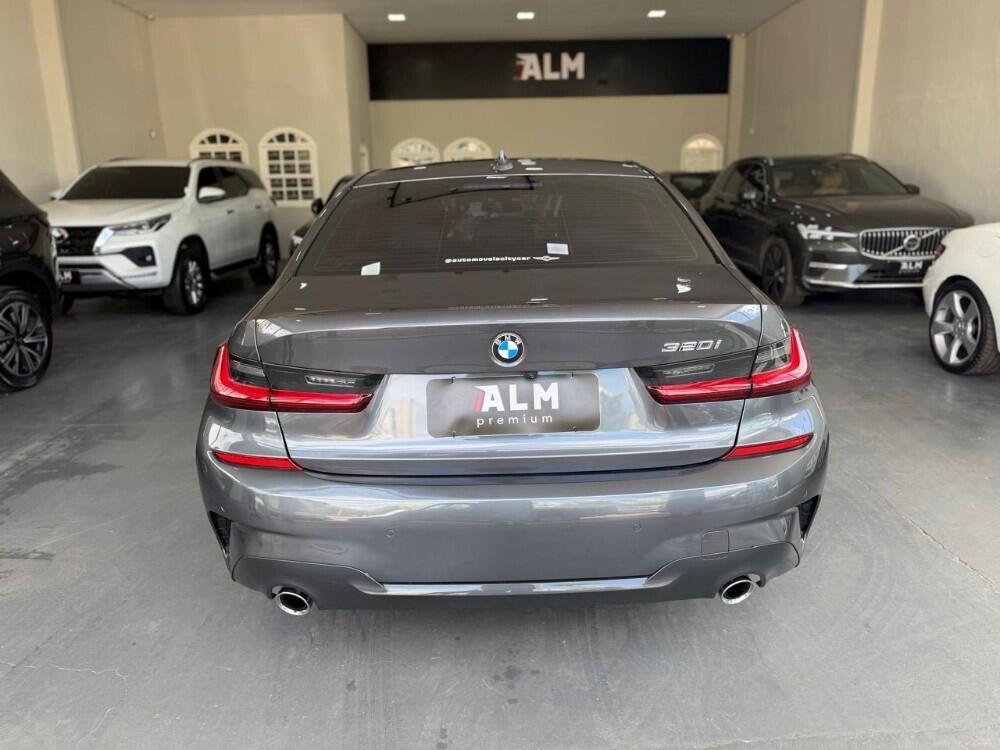 BMW 320i