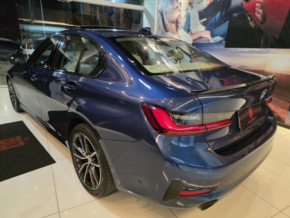 BMW 320i