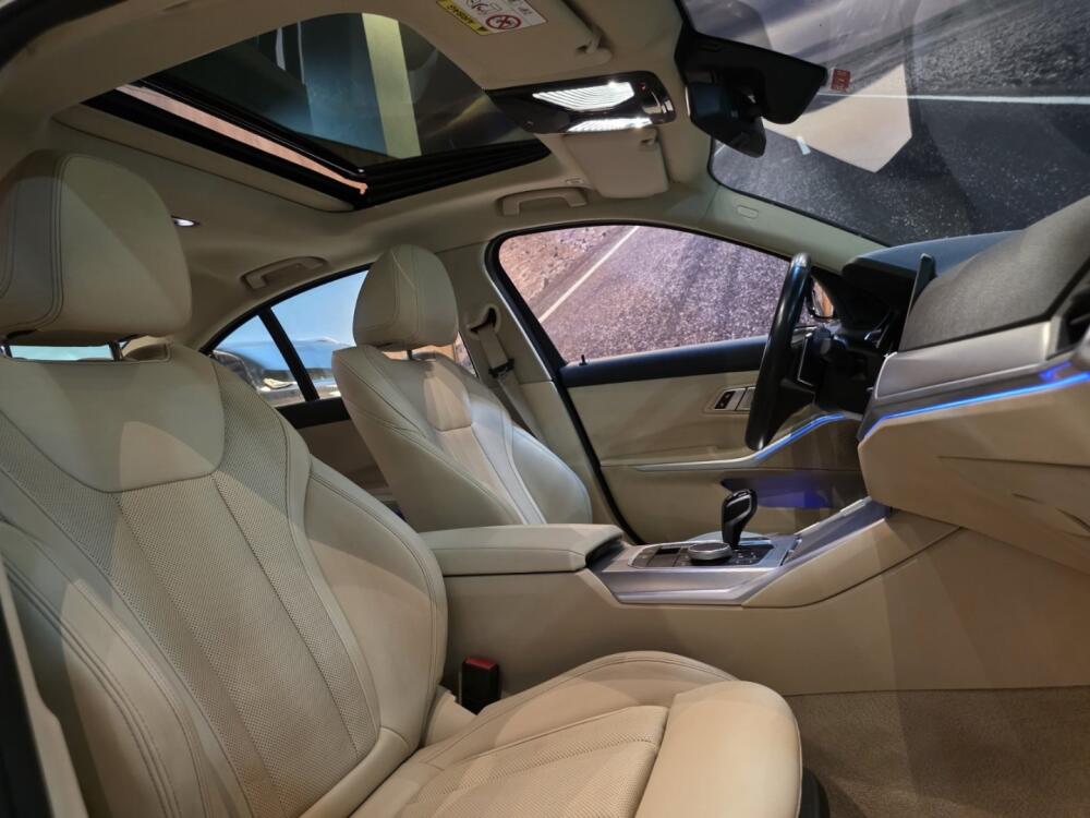 BMW 320i