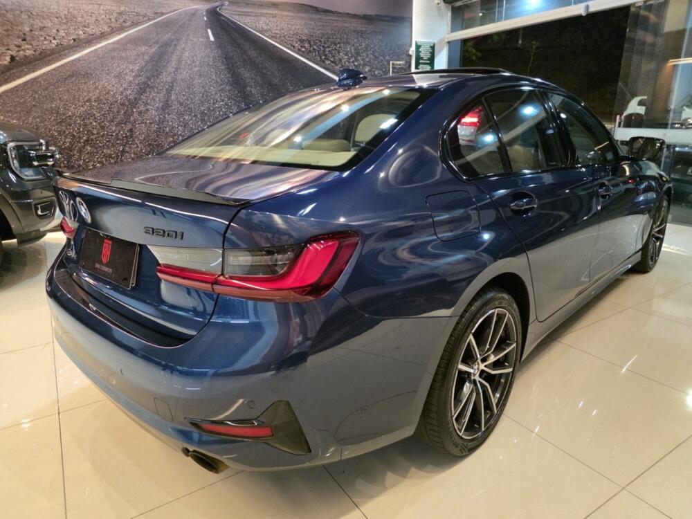 BMW 320i