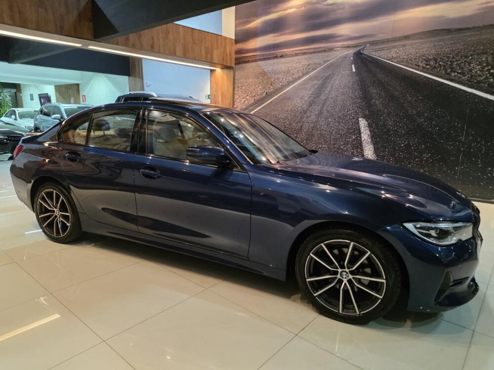 BMW 320i