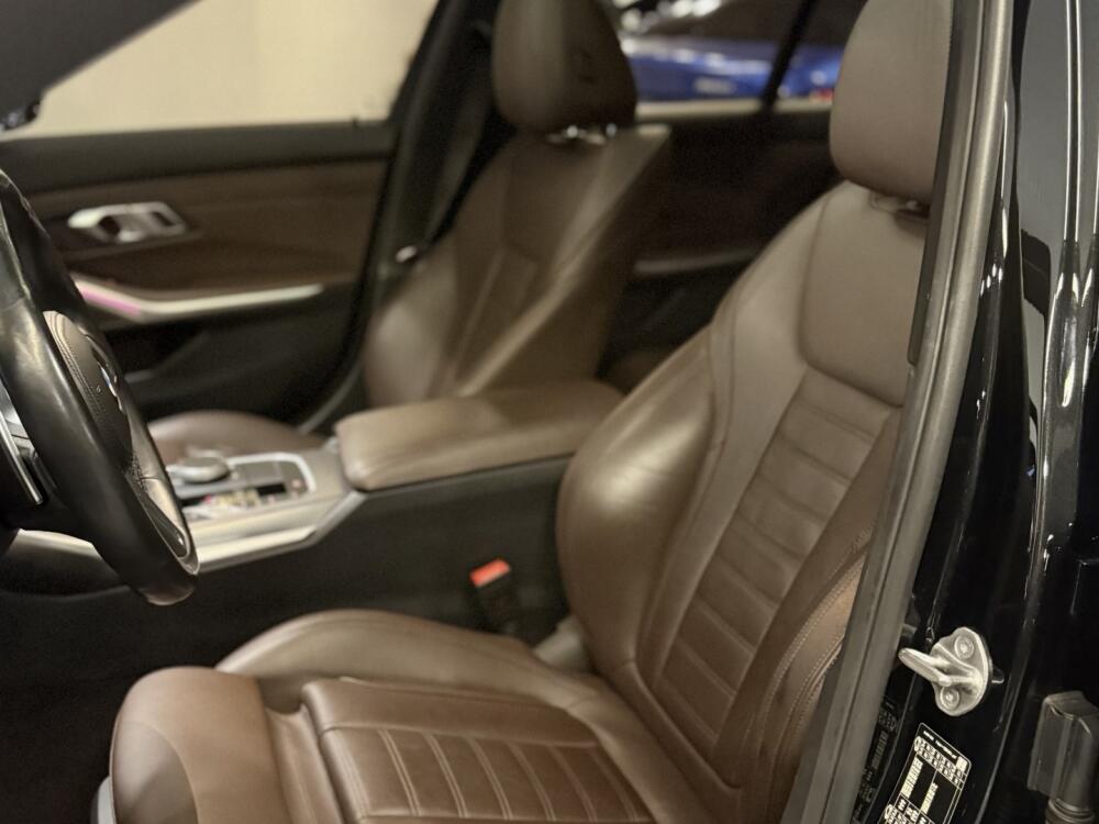 BMW 320i