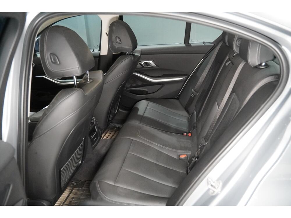 BMW 320i