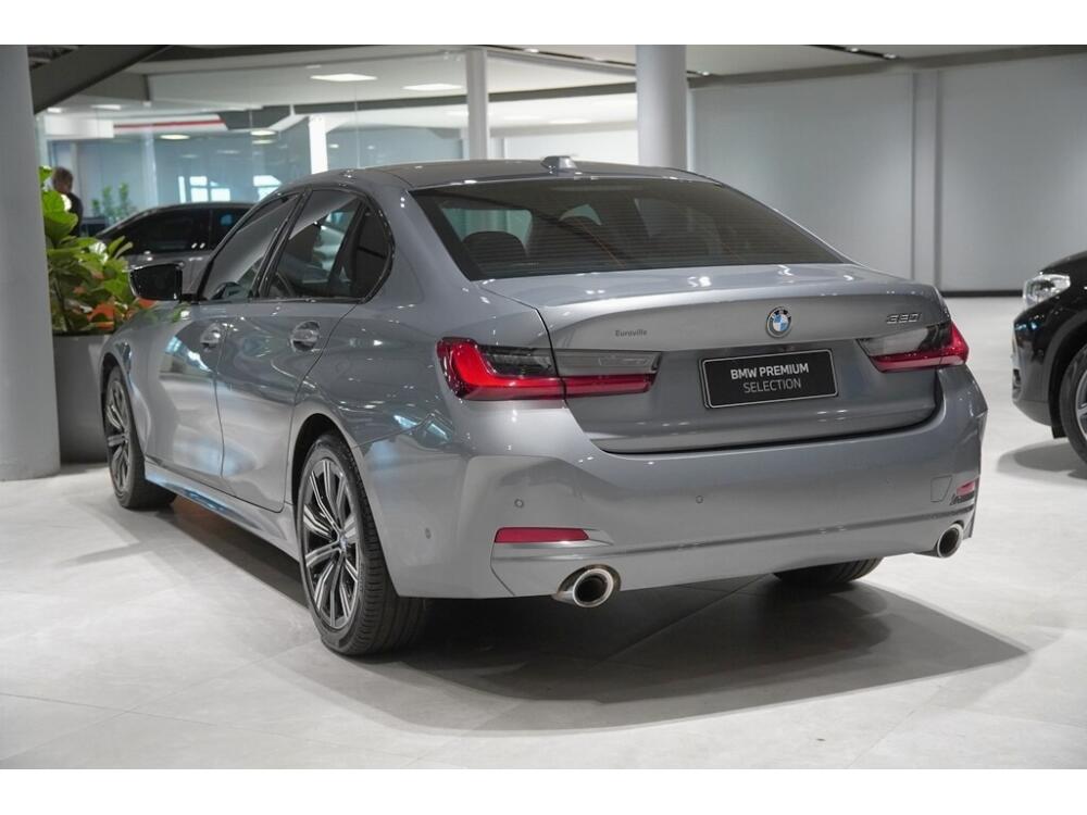 BMW 320i