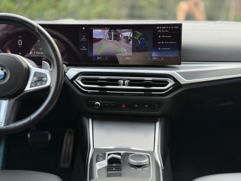 BMW 320i