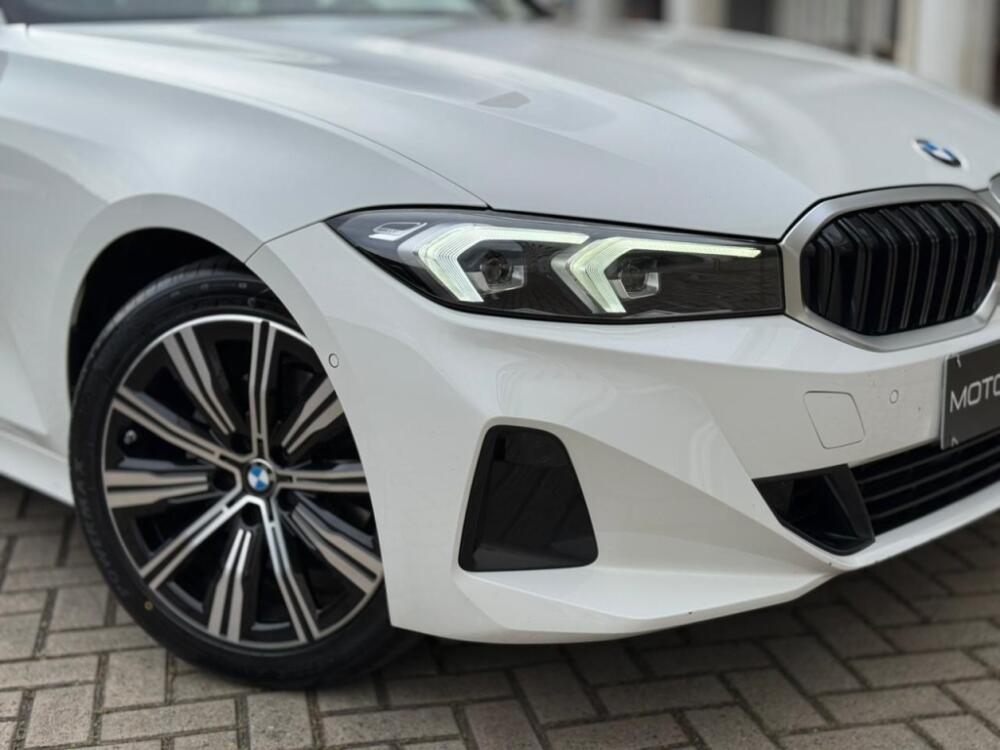 BMW 320i