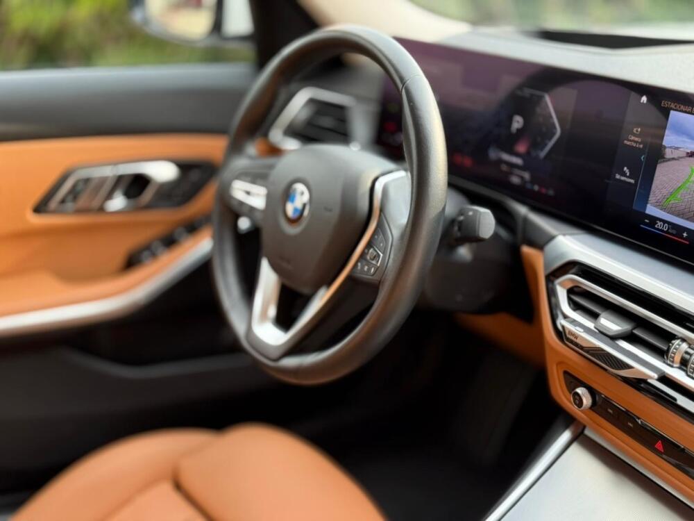 BMW 320i