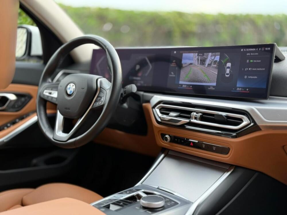 BMW 320i