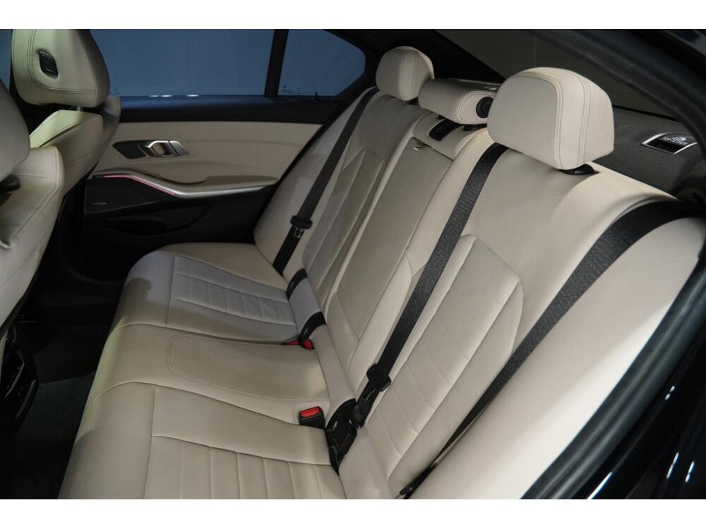 BMW 320i