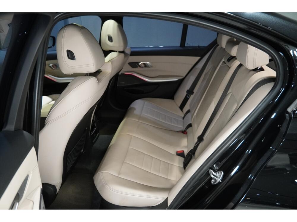 BMW 320i