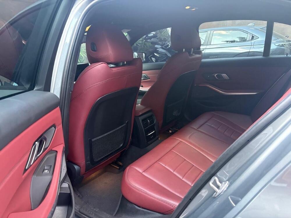 BMW 320i