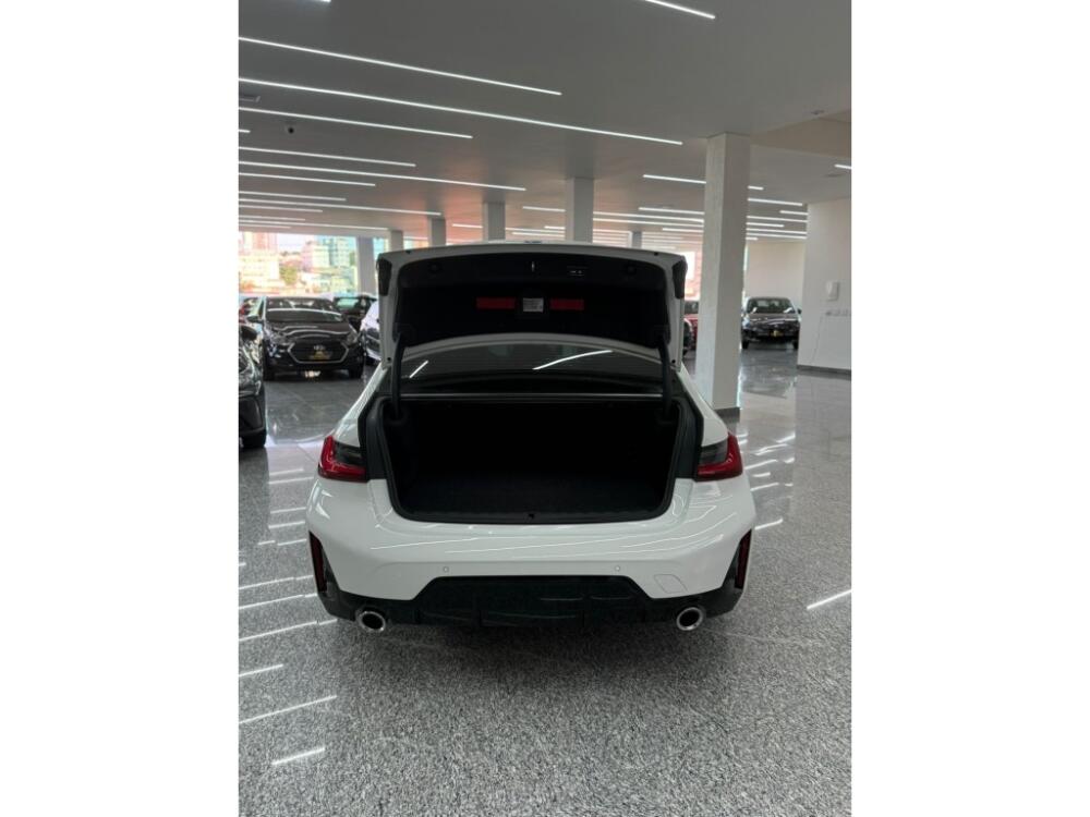 BMW 320i