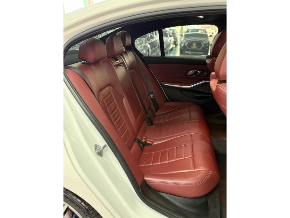 BMW 320i