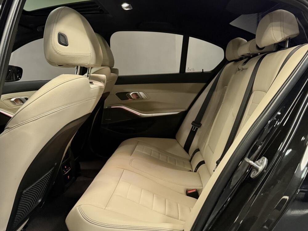 BMW 320i