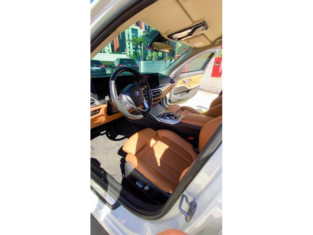 BMW 320i