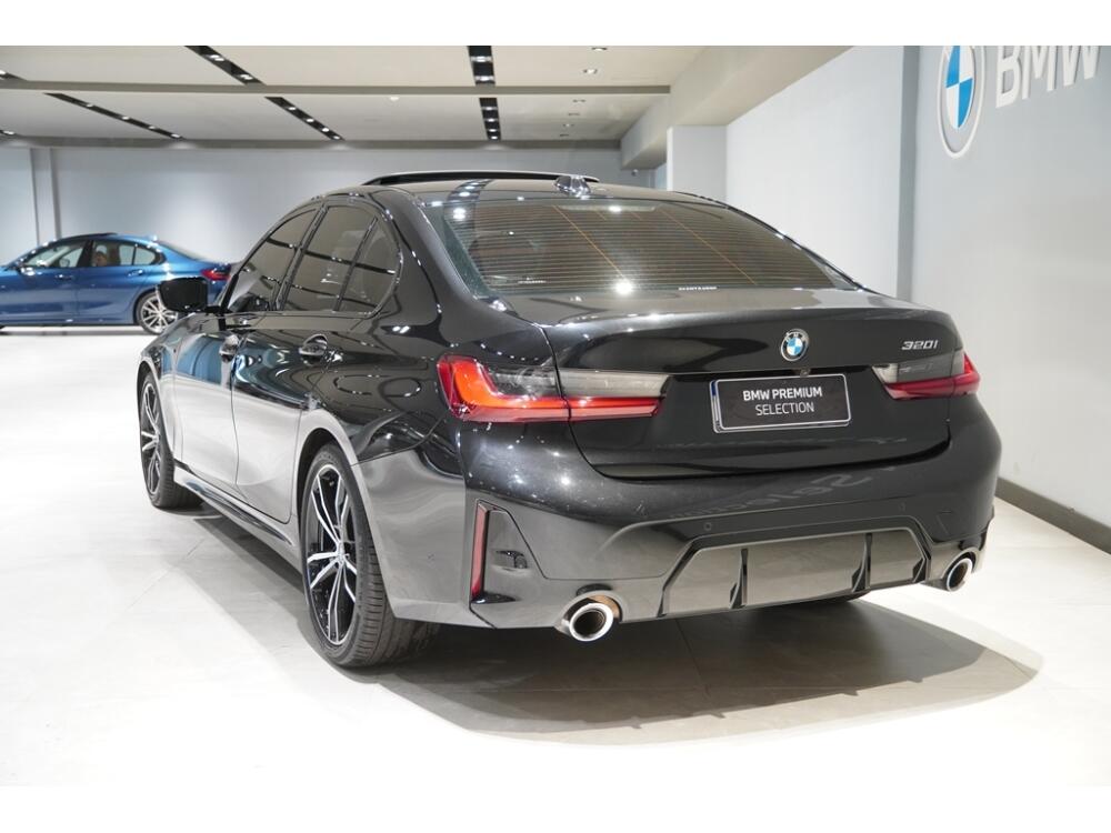 BMW 320i