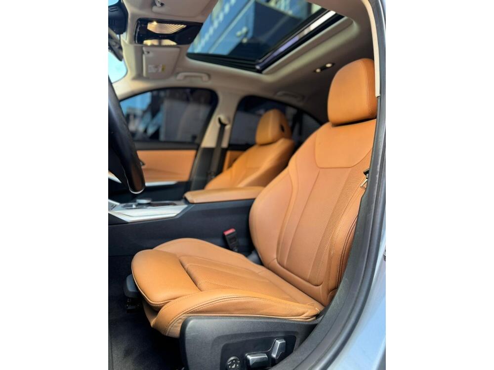 BMW 320i