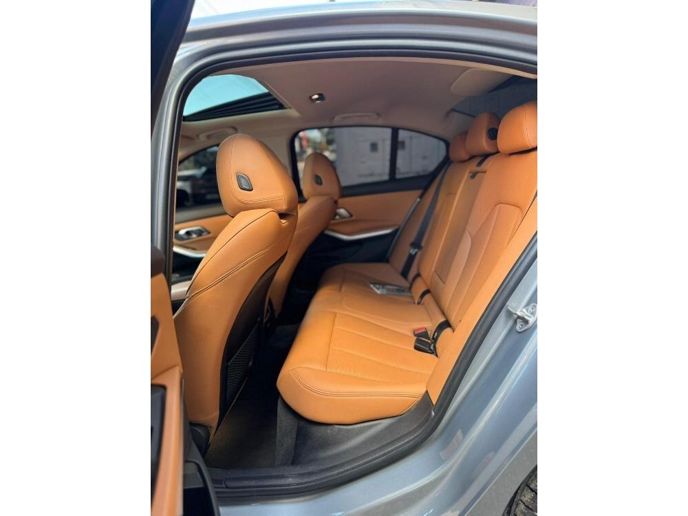 BMW 320i