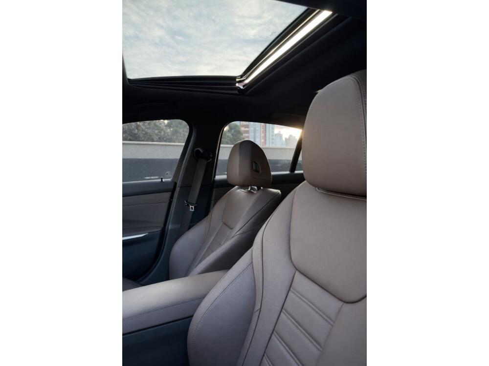 BMW 320i