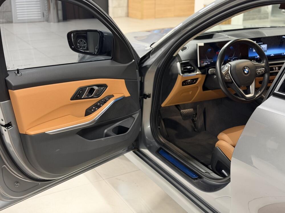 BMW 320i