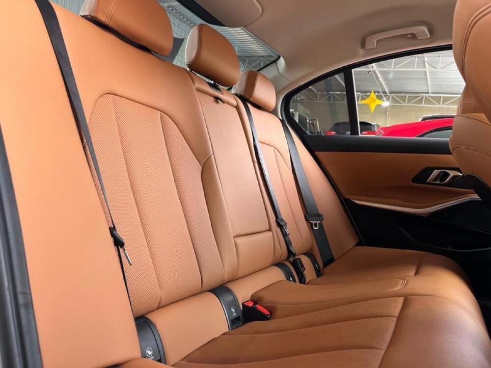 BMW 320i