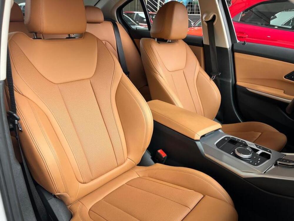 BMW 320i
