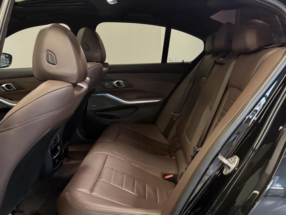 BMW 320i