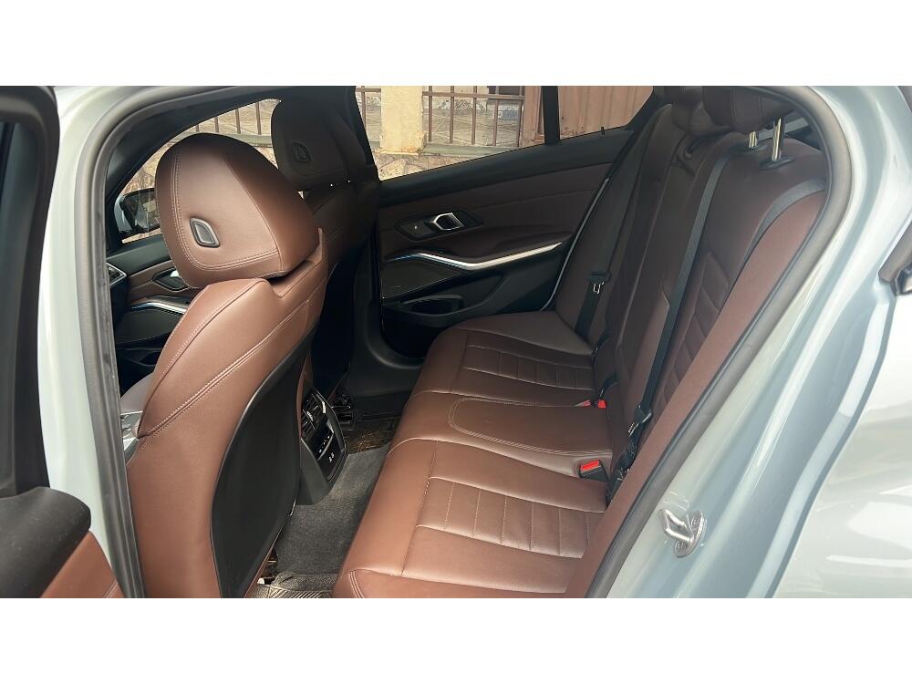 BMW 320i