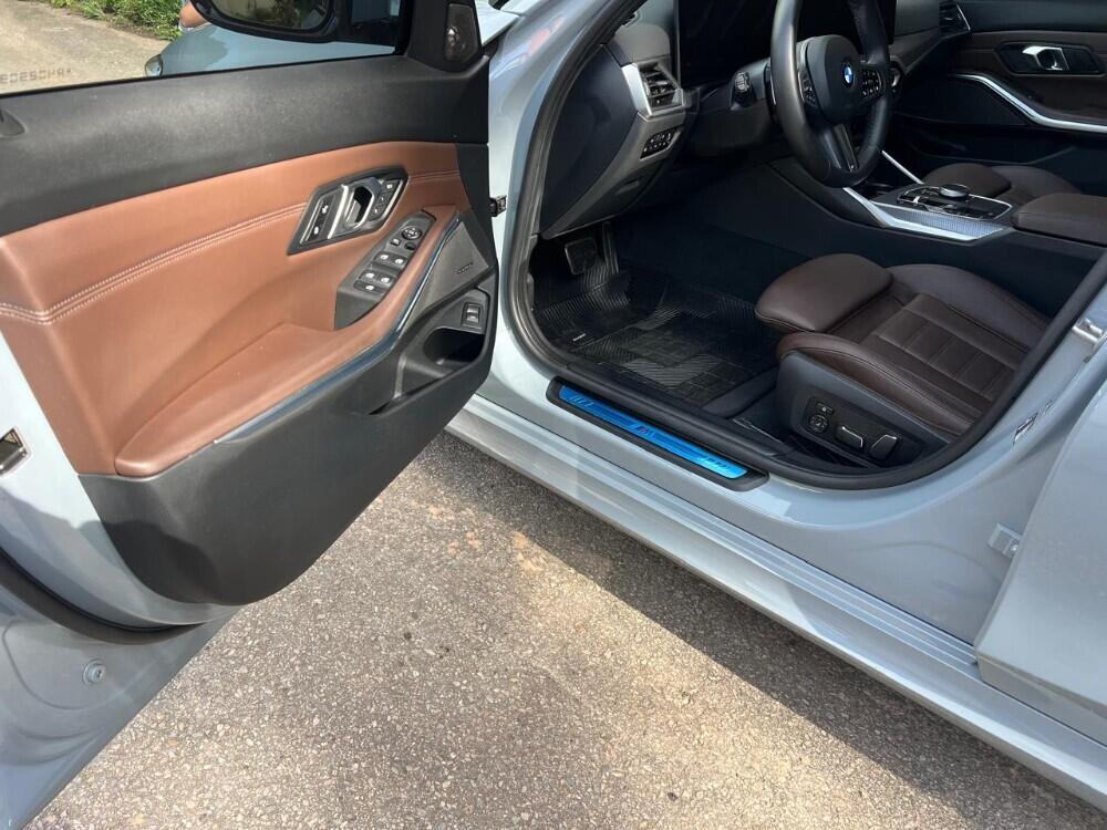 BMW 320i