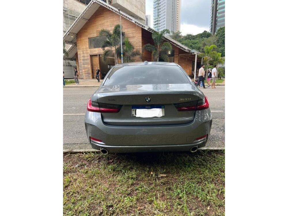 BMW 320i