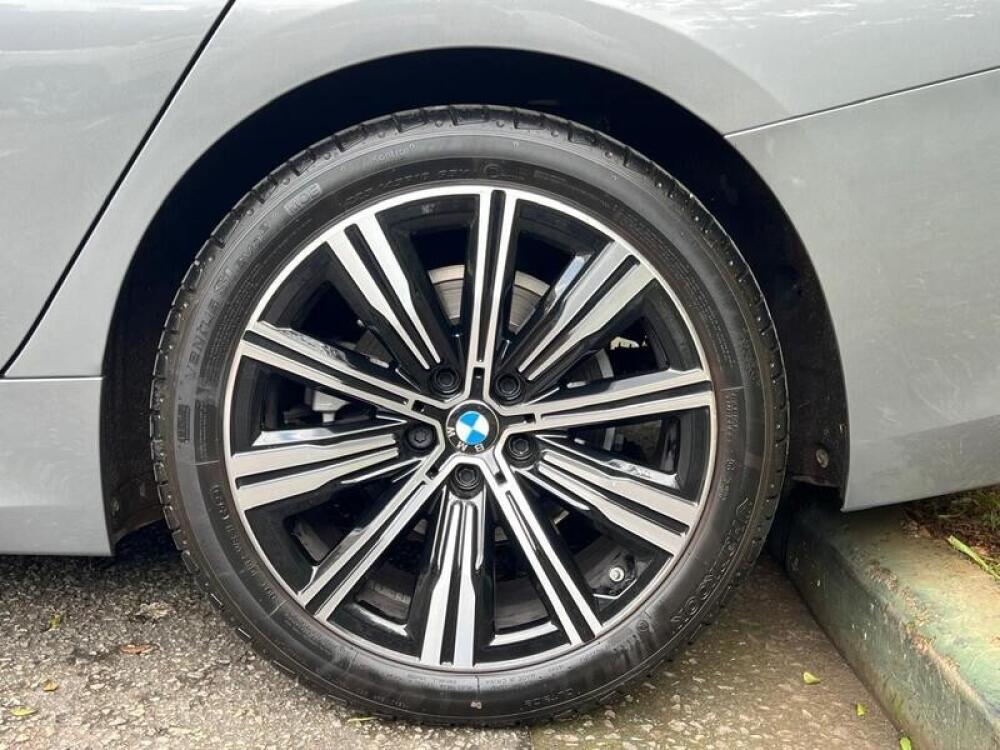 BMW 320i