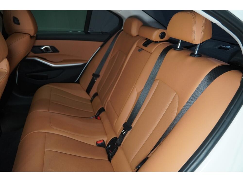 BMW 320i