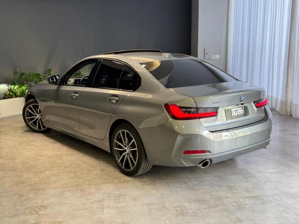 BMW 320i