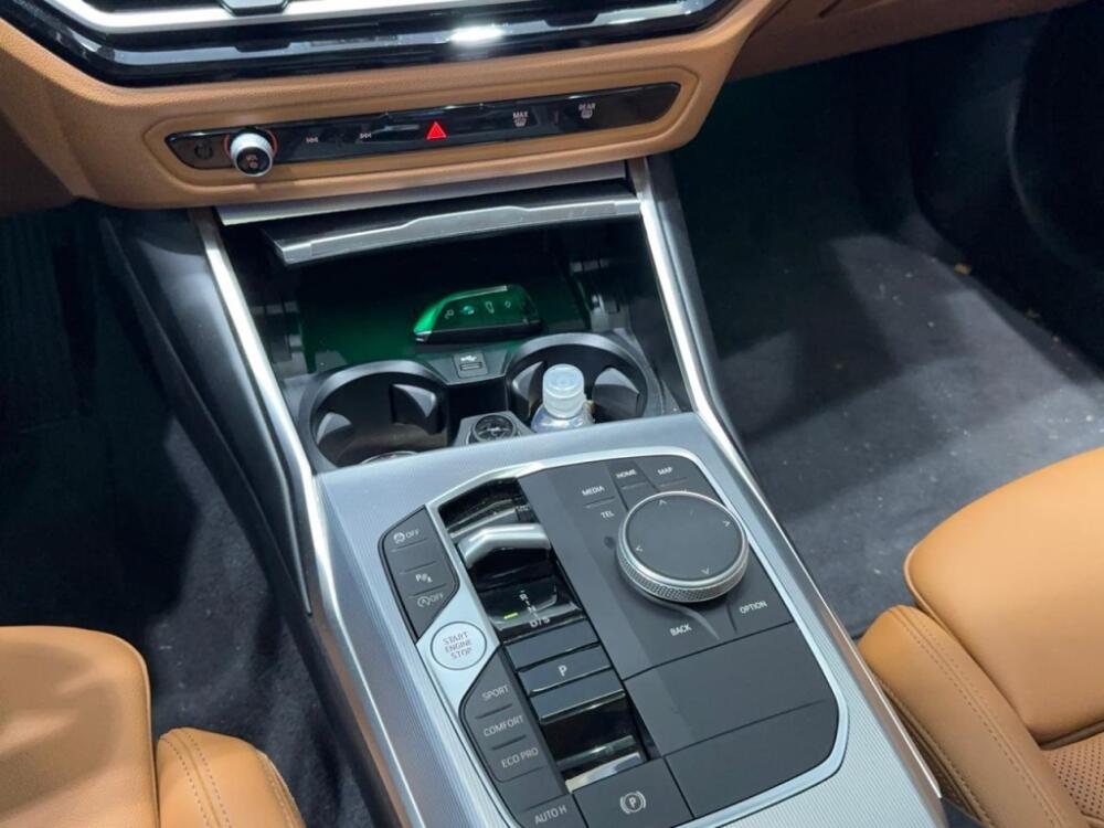 BMW 320i