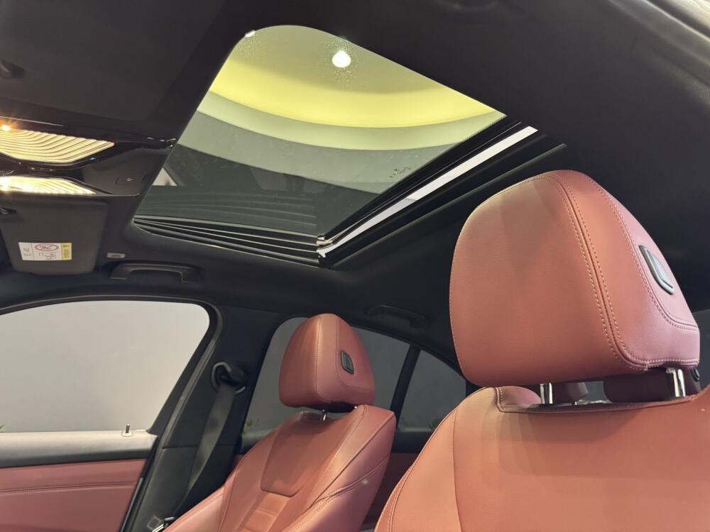 BMW 320i